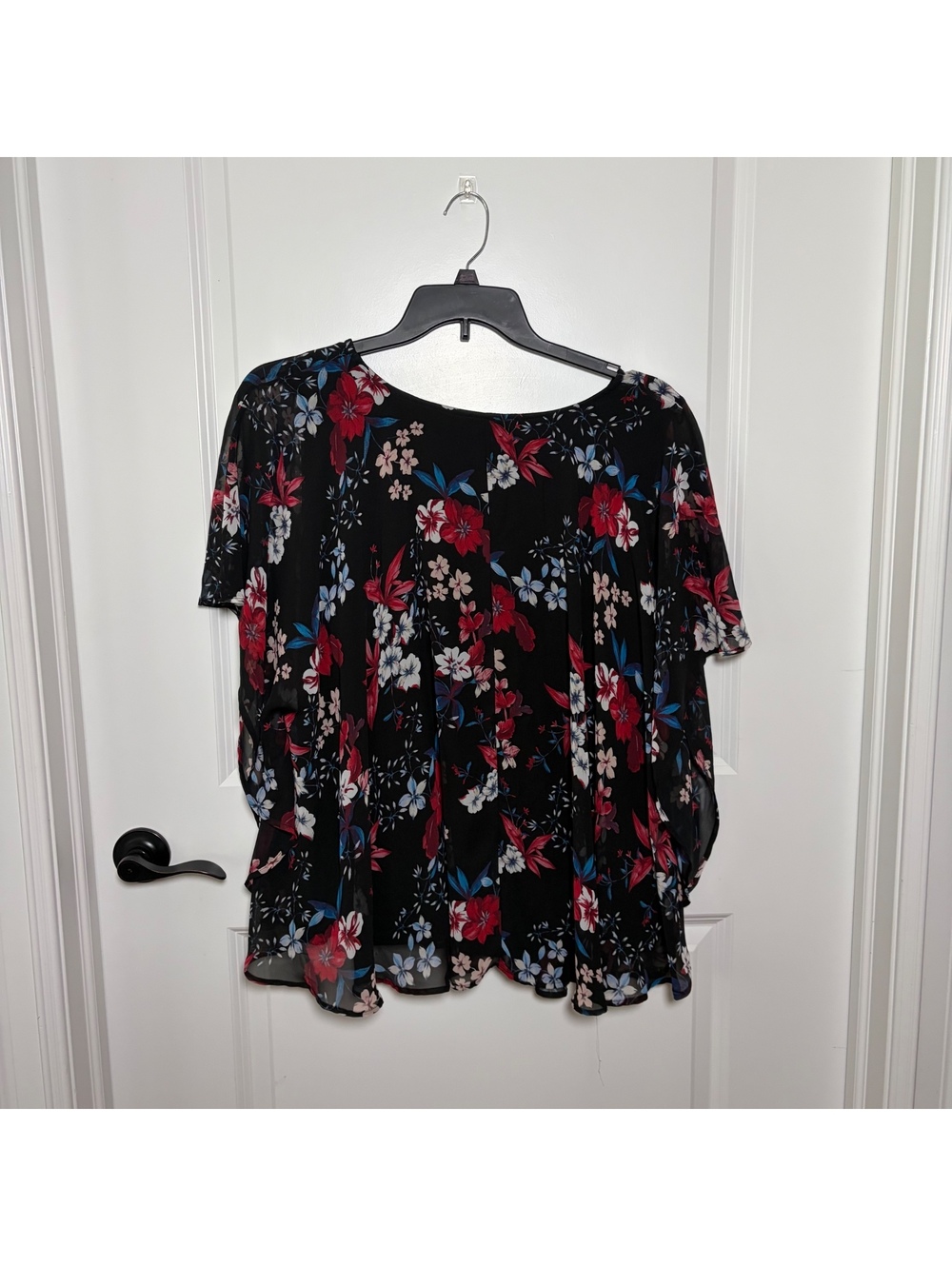 Liz Claiborne Woman Plus Size 1X Black Floral Sheer Overlay Top - Picture 2 of 6